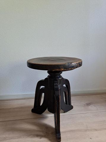 Antieke Bijzet Tafel /  Kruk beschikbaar voor biedingen