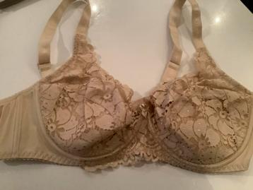 Grote maat nieuw BH , 90E beschikbaar voor biedingen