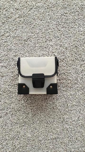 Retro Schoudertasje in de vorm van een doosje beschikbaar voor biedingen