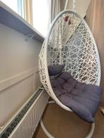 Witte hangstoel met grijze kussens, Ophalen, Kunststof, Wit, Zo goed als nieuw