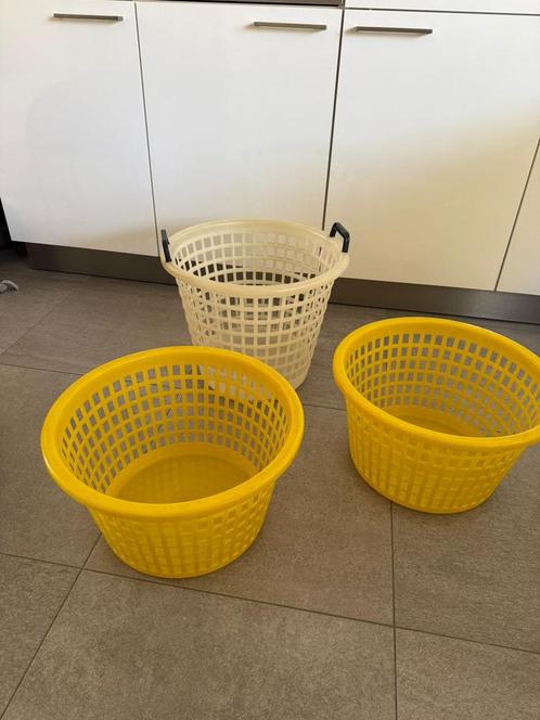 3 Vintage wasmanden: degelijk en decoratief, Huis en Inrichting, Woonaccessoires | Schalen en Manden, Gebruikt, Mand, Rond, Kunststof