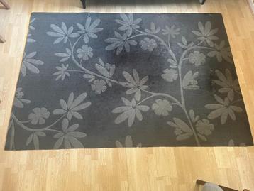 Bruin kleed met bloemen 230x160 cm beschikbaar voor biedingen