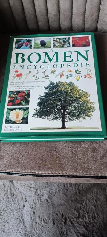 De bomenencyclopedie Tony Russell  beschikbaar voor biedingen