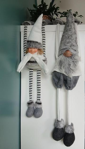 Twee hangende Kerstpoppen - Winter - Wit - Grijs beschikbaar voor biedingen