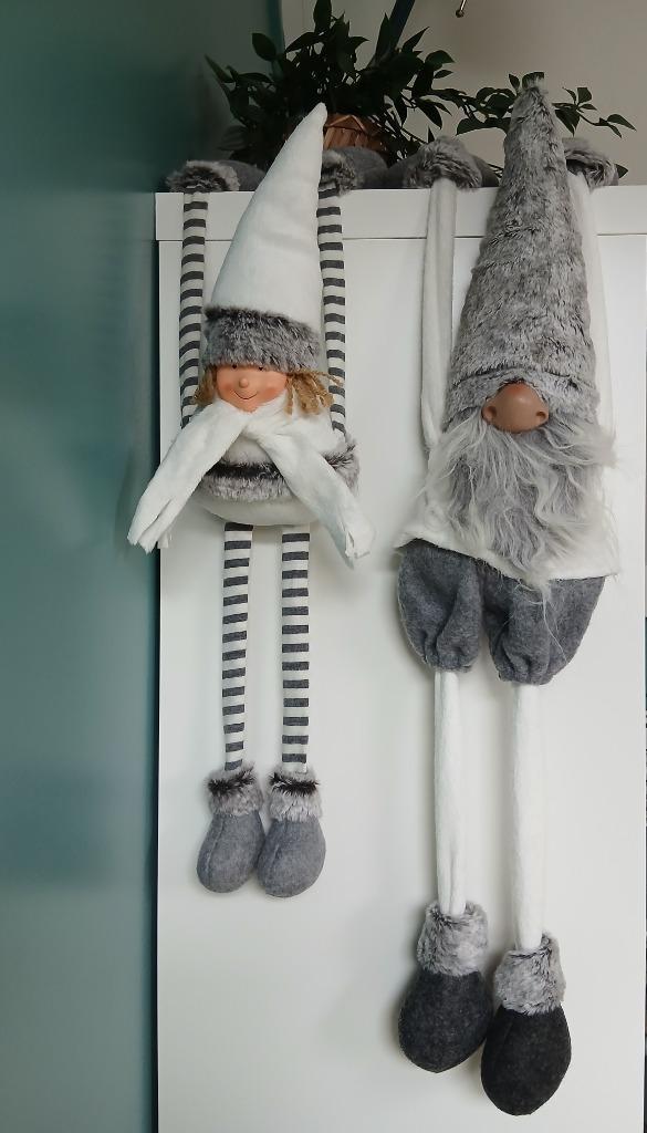 Twee hangende Kerstpoppen - Winter - Wit - Grijs, Diversen, Kerst, Zo goed als nieuw, Ophalen of Verzenden