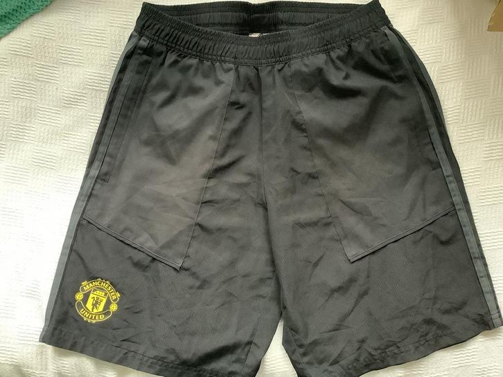 Adidas Manchester United sportshort S, Kleding | Heren, Sportkleding, Zo goed als nieuw, Voetbal, Zwart, Ophalen of Verzenden