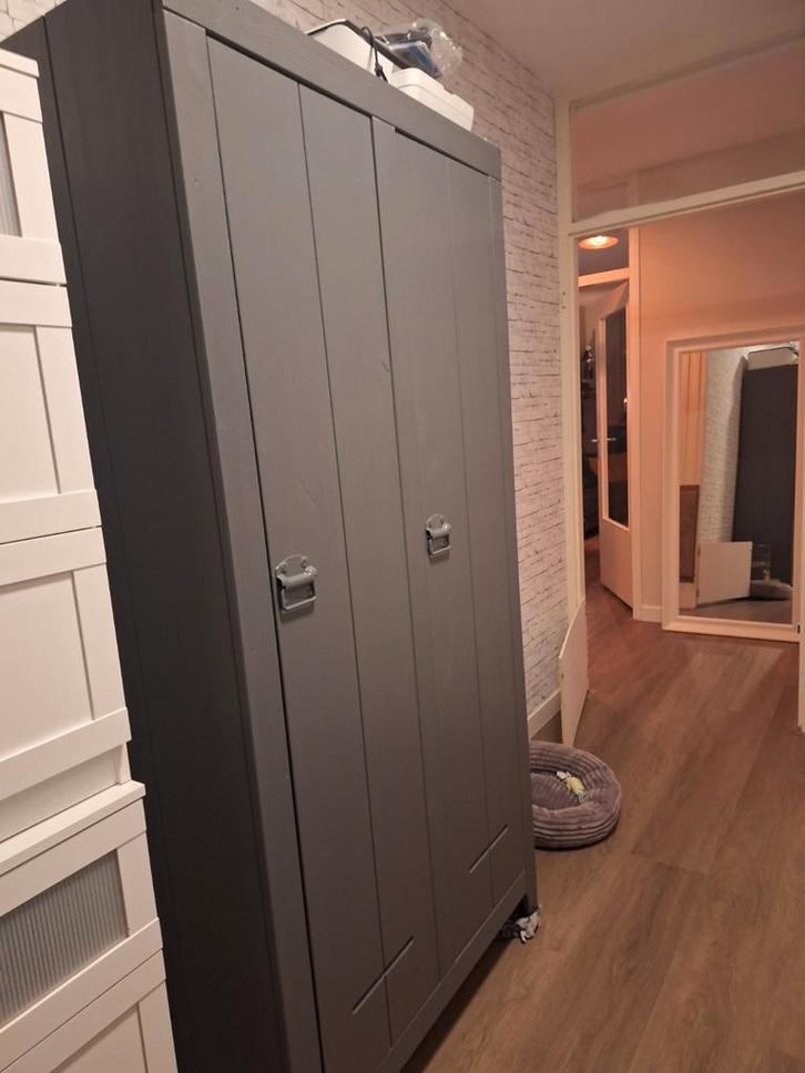 Mooie en hippe houten kluis kast van Woood, Huis en Inrichting, Kasten | Kledingkasten, Zo goed als nieuw, 50 tot 100 cm, 25 tot 50 cm