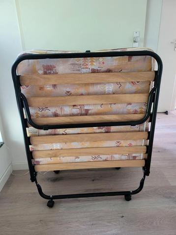 Inklapbaar stretchbed voor logeetjes beschikbaar voor biedingen