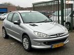 Peugeot 206 1.4 Air-line 2 Nw apk airco elektrische ramen cv, Auto's, Peugeot, Voorwielaandrijving, 4 cilinders, Origineel Nederlands