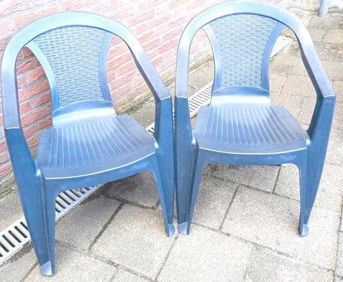 Twee antracietkleurig tuinstoelen samen €10, Tuin en Terras, Tuinstoelen, Gebruikt, Kunststof, Ophalen