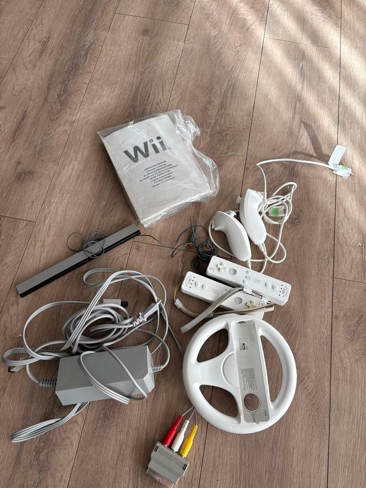 Wii Controllers + Stuurtje - Complete Set!, Spelcomputers en Games, Spelcomputers | Nintendo Wii, Gebruikt, Met 2 controllers