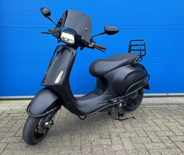 Vespa Sprint 2022 E5 Full Option | 3xxx KM, Fietsen en Brommers, Scooters | Vespa, Zo goed als nieuw, Vespa S, Maximaal 45 km/u
