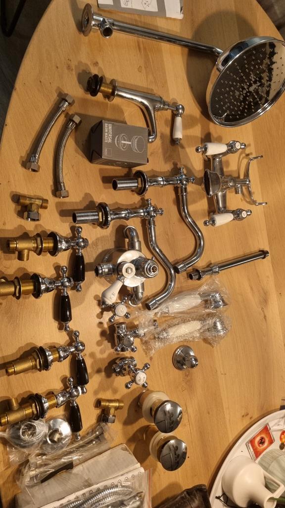 Kranen badkamer Van Heck nieuw, Huis en Inrichting, Badkamer | Badkamermeubels, Nieuw, Overige typen, Minder dan 100 cm, 25 tot 50 cm