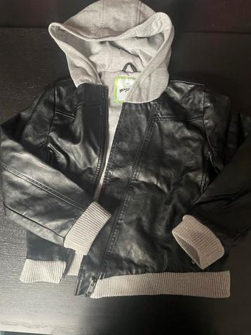 Guess x Miraculous Cat Noir stoere korte jas mt 128 beschikbaar voor biedingen