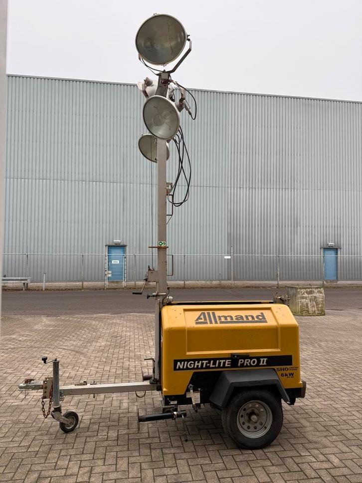 Mobiele lichtmast met agregaat, Doe-het-zelf en Verbouw, Bouwverlichting, Ophalen