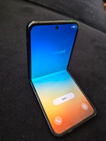 Samsung Flip 4 128GB - Scherm klein defect, verder top! beschikbaar voor biedingen