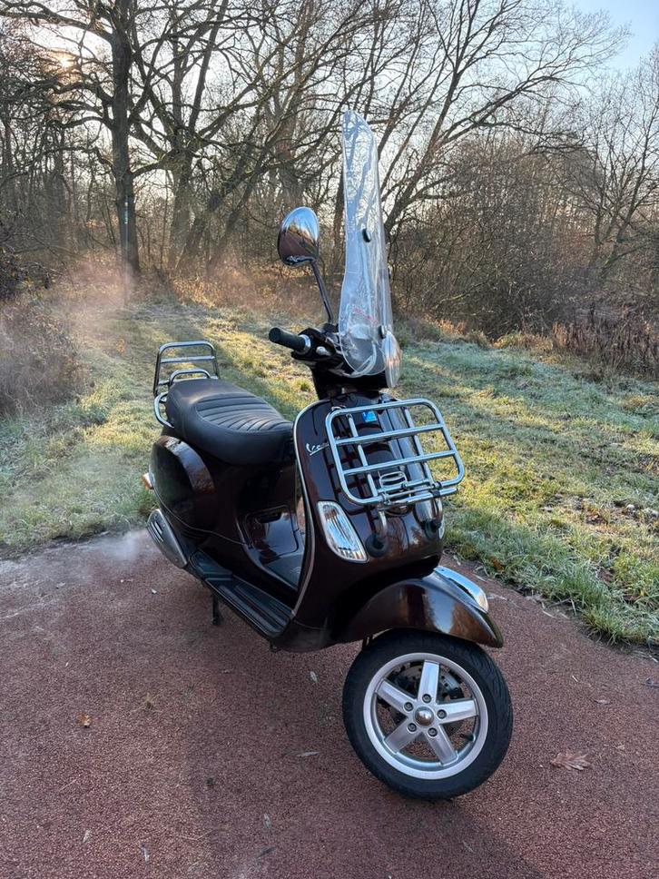 Vespa LX50 4 takt 25km/h 2012, Fietsen en Brommers, Scooters | Vespa, Gebruikt, Vespa LX, Maximaal 25 km/u, Benzine, Ophalen