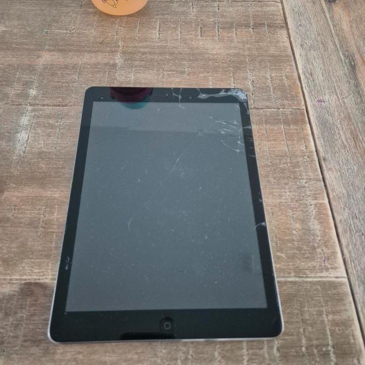iPad (Gebruikt) - Scherm beschadigd, Computers en Software, Apple iPads, Gebruikt, Apple iPad, Wi-Fi, 9 inch, 32 GB, Grijs, Ophalen of Verzenden