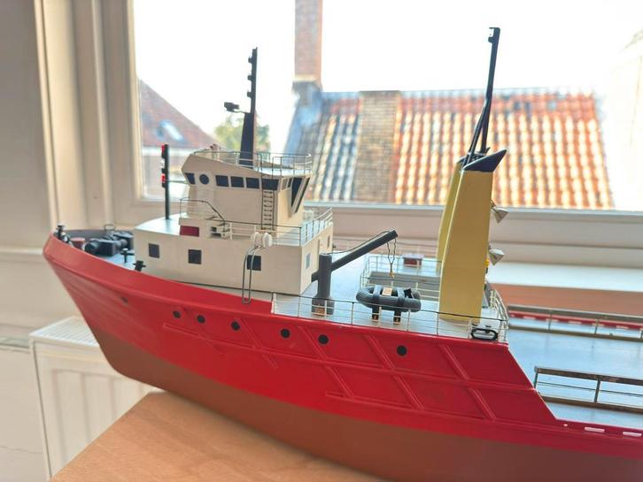 ZEE WERKBOOT RC, Hobby en Vrije tijd, Modelbouw | Boten en Schepen, Zo goed als nieuw, Ophalen