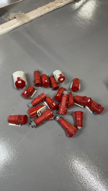 Partij krachtstroom stekkers en stopcontacten beschikbaar voor biedingen