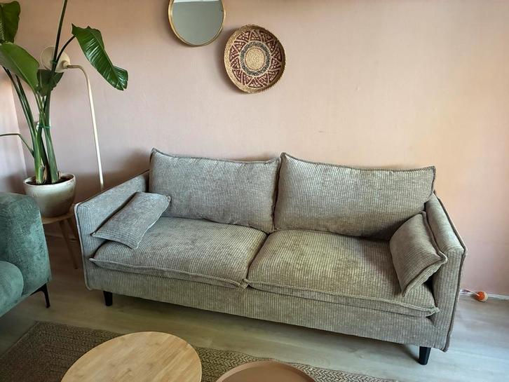 Leen Bakker Bank - Beige Ribstof - Weinig Gebruikt, Huis en Inrichting, Banken | Bankstellen, Gebruikt, Rechte bank, Tweepersoons