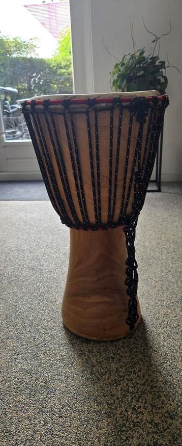 djembe 53 cm hoog 30 breed  beschikbaar voor biedingen