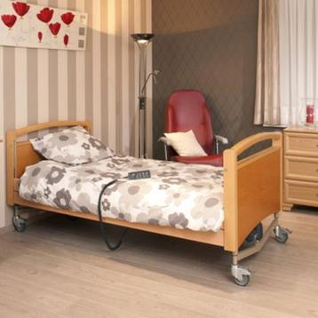 Verpleegbed verzorgbed hoog-laag bed beschikbaar voor biedingen