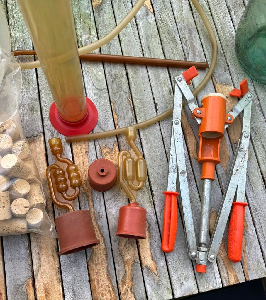Benodigdheden/gereedschap om zelf wijn te maken, Hobby en Vrije tijd, Overige Hobby en Vrije tijd, Ophalen of Verzenden, Gebruikt