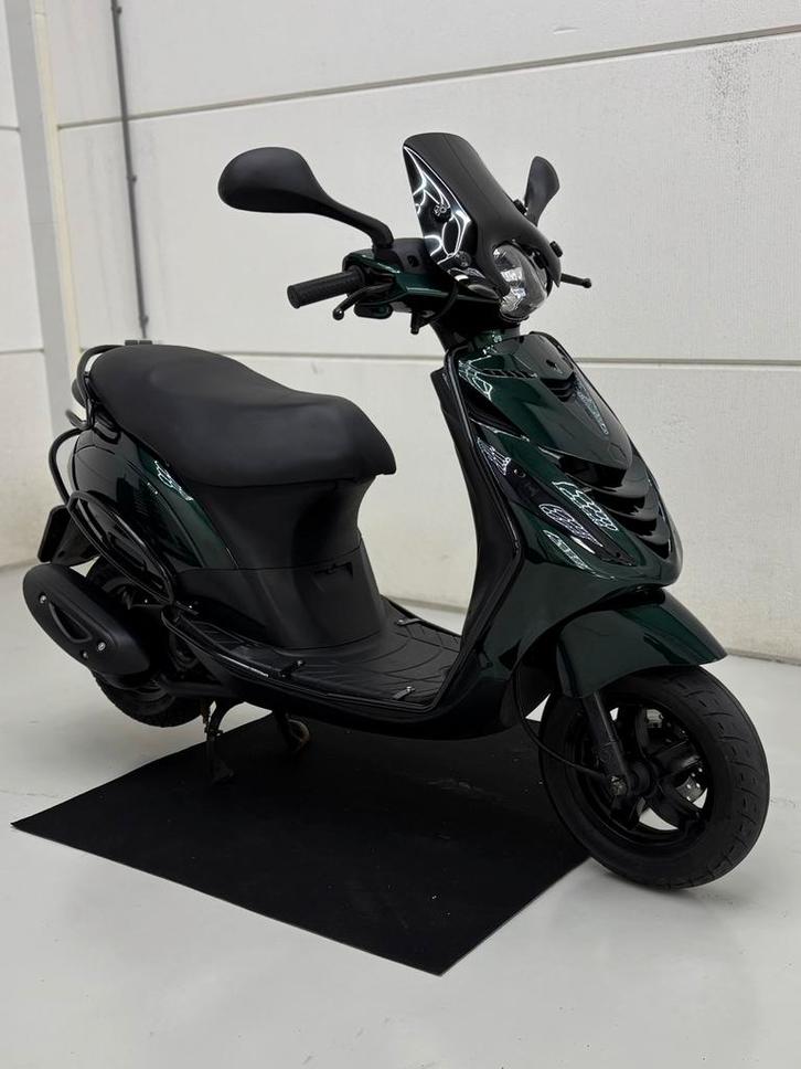 Piaggio zip E5 2022 | Jaguar Green | Full option, Fietsen en Brommers, Scooters | Piaggio, Zo goed als nieuw, Zip, Benzine, Ophalen of Verzenden