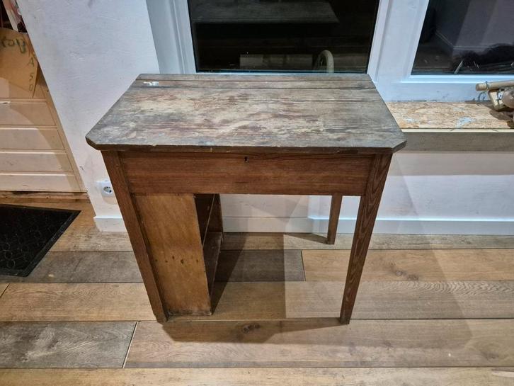 Gratis Oude Schooltafel met Opbergvak, Huis en Inrichting, Tafelonderdelen, Gebruikt, Tafelblad, 50 tot 100 cm, Minder dan 50 cm