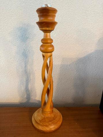 Olijfhouten kandelaar spiraal - Duong 5-2015 beschikbaar voor biedingen