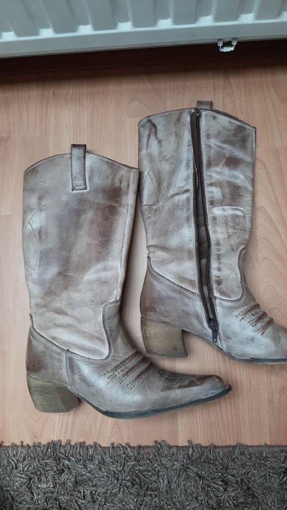 Mooie echte leren cowboy laarzen en andere, ZGAN, 20 euro, Kleding | Dames, Schoenen, Zo goed als nieuw, Hoge laarzen, Ophalen