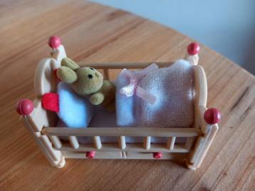 Sylvanian families babybed met laatjrs/mini knuffel compleet beschikbaar voor biedingen