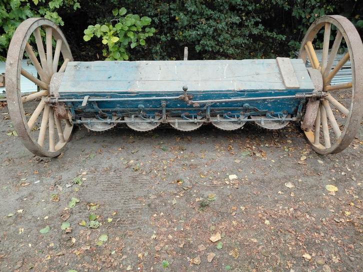 kalkstrooiwagen  (ZEER OUD ), Hobby en Vrije tijd, Overige Hobby en Vrije tijd, Gebruikt, Ophalen