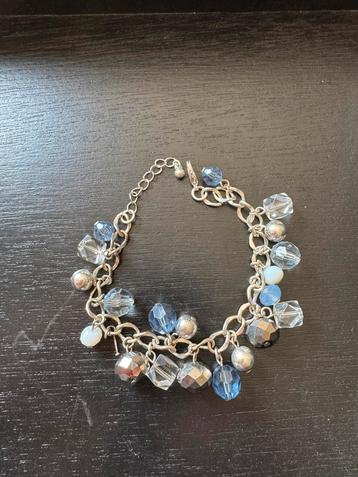 Armband met bedels beschikbaar voor biedingen