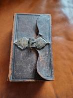 Antieke bijbel met zilveren slot., Antiek en Kunst, Antiek | Goud en Zilver, Ophalen of Verzenden