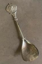 Suikerlepeltje Intendancetroepen (verzilverd), Verzamelen, Militaria | Algemeen, Ophalen of Verzenden, Landmacht, Nederland, Embleem of Badge