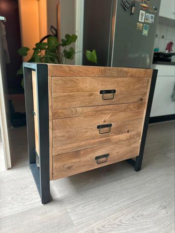 Ladenkast Britt beschikbaar voor biedingen
