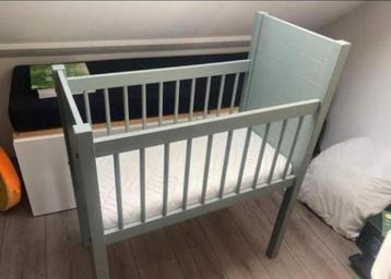 Ledikant / babybed / wiegje (mintgroen) incl. gratis matras beschikbaar voor biedingen