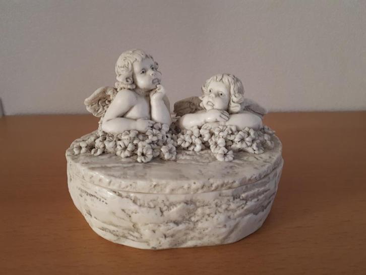 Doosje kunststof met engelen engel, Huis en Inrichting, Woonaccessoires | Overige, Gebruikt, Ophalen