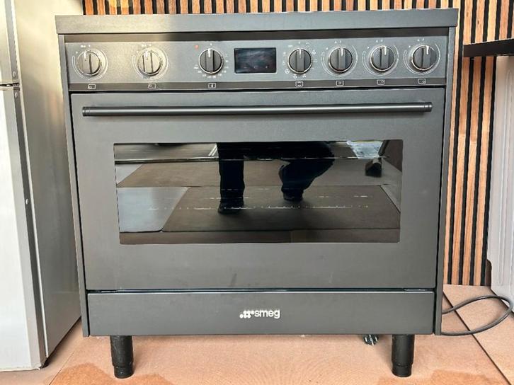 Smeg inductie fornuis 90 cm antraciet grijs, Witgoed en Apparatuur, Fornuizen, Zo goed als nieuw, Vrijstaand, Inductie, 5 kookzones of meer