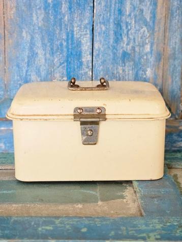 Roomwitte vintage koektrommel  beschikbaar voor biedingen