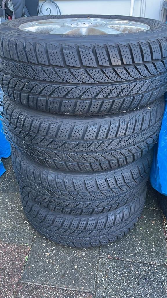 Volkswagen Velgen met All Weather Banden 16 inch, Auto-onderdelen, Banden en Velgen, Gebruikt, 16 inch, Banden en Velgen, All Season