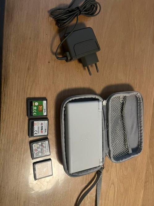 Nintendo DS Lite - Wit, Spelcomputers en Games, Spelcomputers | Nintendo DS, Gebruikt, DS Lite, Wit, Met games, Met beschermhoes of tas