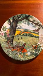 Bordje meadows and wheatfields by colin newman, Antiek en Kunst, Antiek | Wandborden en Tegels, Ophalen