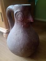Oude vaas met vogelkop - rood/bruin aardewerk, Ophalen