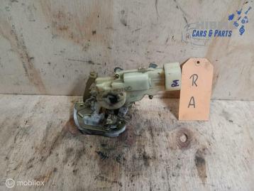 Toyota Yaris I Deurslotmechaniek Rechts Achter 1999 t/m 2005 beschikbaar voor biedingen