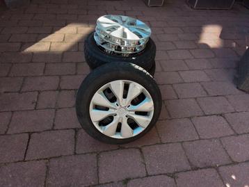 Winterbanden met wieldoppen voor Citroën  C 1 beschikbaar voor biedingen