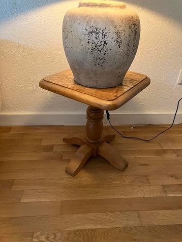 Eiken bijzettafel  beschikbaar voor biedingen