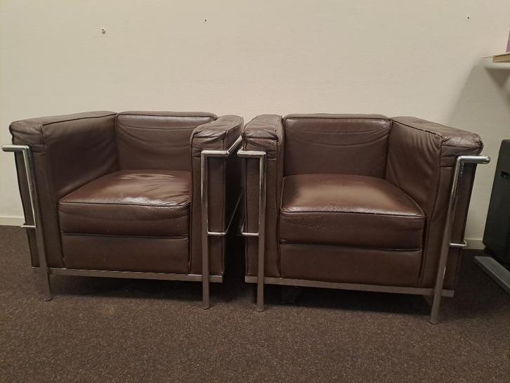 Design fauteuils in stijl Le Corbusier, Huis en Inrichting, Fauteuils, Gebruikt, Leer, Metaal, 50 tot 75 cm, 75 tot 100 cm, Ophalen of Verzenden